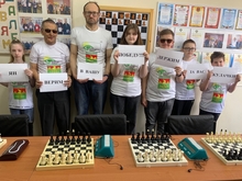 Флешмоб в поддержку Яна Непомнящего юных участников шахматно - шашечного клуба "Дебют" Клинцовской МО ВОС 