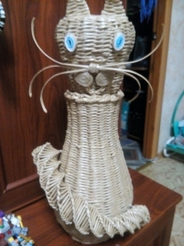 Плетение из бумажных трубочек, Радченко В.В., Клинцовская МО ВОС (ориграми, белый кот из бумажных трубочек) 